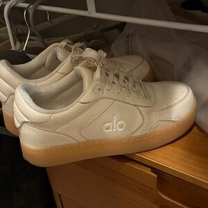 ALO Yoga Cream Sneakers